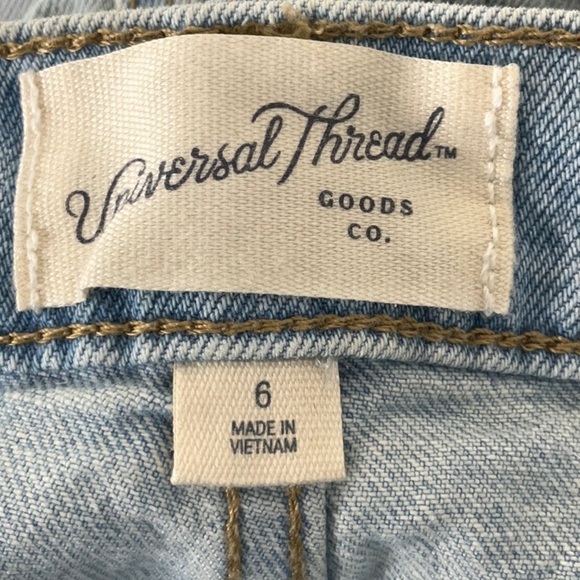 Universal Thread Women's Denim Mini Skirt, Light Wash Various Sizes - Picture 6 of 7